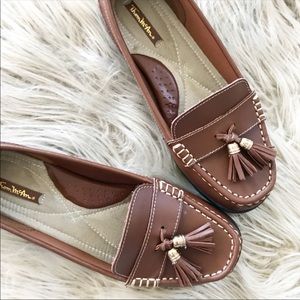 Thom McAn Leather Tassel Caeley Loafers